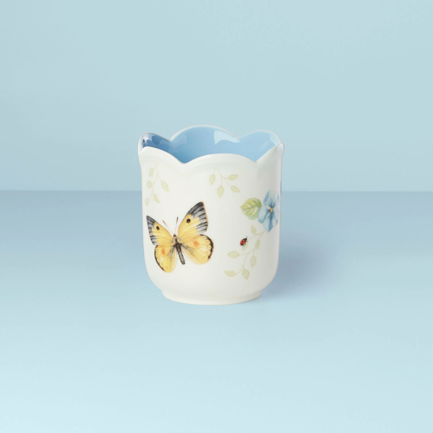 Lenox Butterfly Meadow Scalloped Blue Geranium Candle