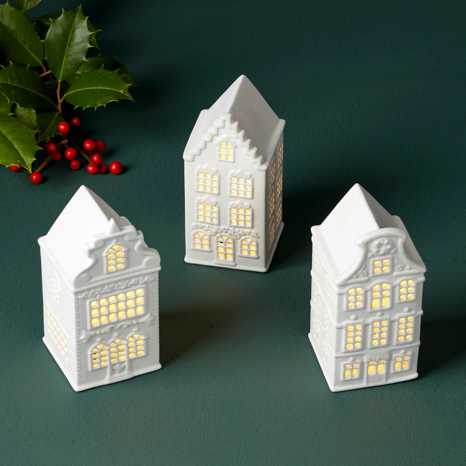 Lenox Décor Light-Up Wreath-Decorated House Figurine